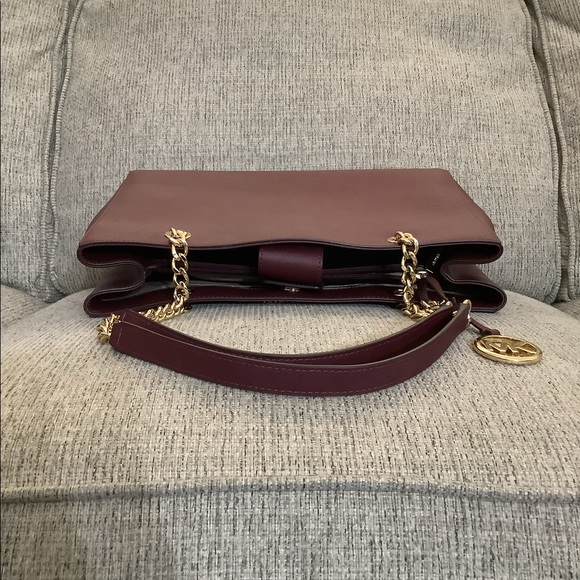 Michael Kors Susannah Merlot burgundy purse with gold tone chain straps - Picture 6 of 11
